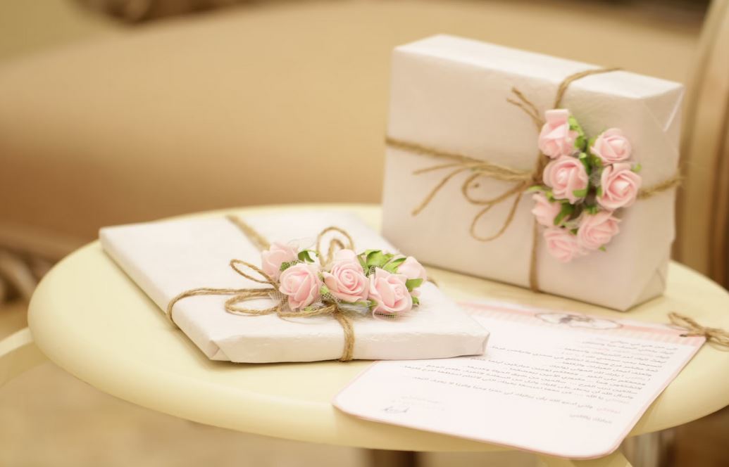 Unique Personalized Gift Bag Ideas for Wedding Favours - Gizmosphere